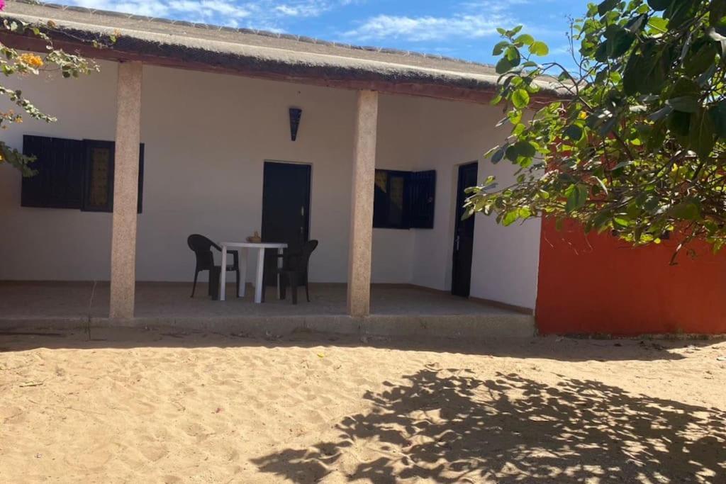 Petite Maison En Bord De Mer Palmarin Nguedj Buitenkant foto